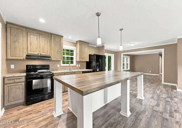 Photo 2 of Single family home for sale at 662 Hallsville Rd, Beulaville, NC 28518 | MLS# 100594530 | Listing updated on 2026-09-10