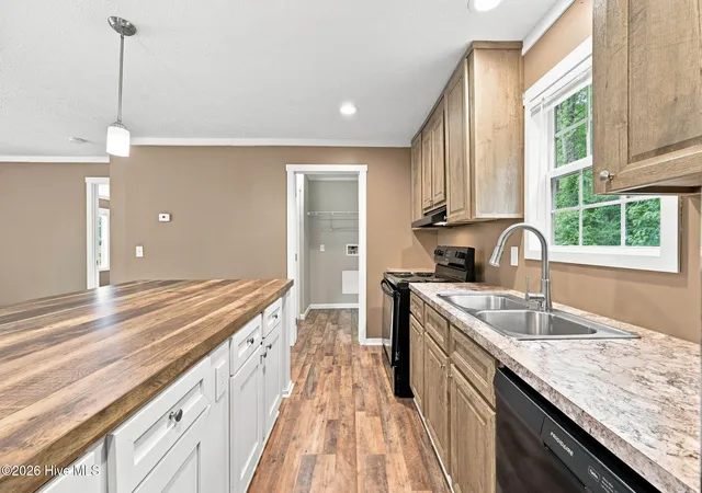 Photo 3 of Single family home for sale at 662 Hallsville Rd, Beulaville, NC 28518 | MLS# 100594530 | Listing updated on 2026-09-10