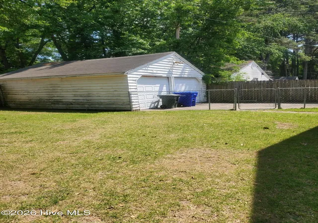 image of 305 Glenwood Dr, Greenville, NC 27834 | MLS# 100571997