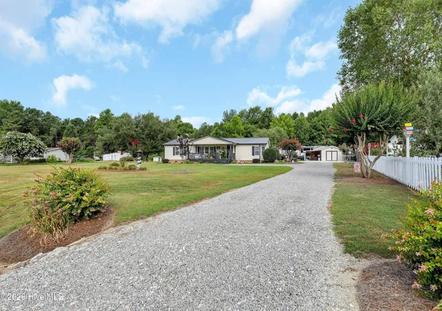 Photo 2 of Manufactured home for sale at 116 Woodcroft Ln, Rocky Point, NC 28457 | MLS# 100586929 | Listing updated on 2026-09-11