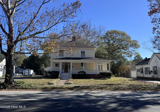 Photo 1 of Single family home for sale at 1305 N Market St, Washington, NC 27889 | MLS# 100551461 | Listing updated on 2026-08-30