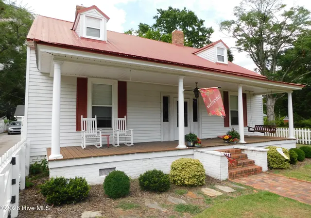 Homes for sale in Laurinburg, NC | 324 E Church St, Laurinburg, NC 28352 | MLS# 100585825