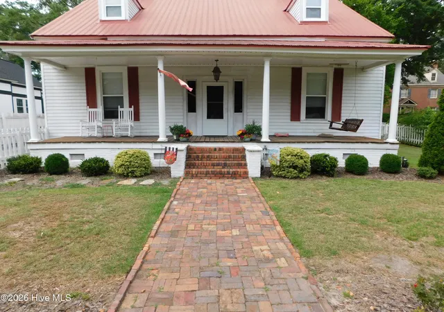Homes for sale in Laurinburg, NC | 324 E Church St, Laurinburg, NC 28352 | MLS# 100585825
