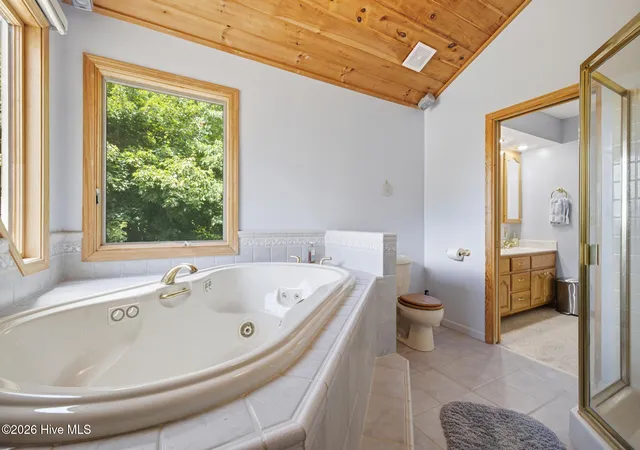 Photo 3 of Single family home for sale at 820 Chimney Ridge Dr, Topton, NC 28781 | MLS# 100582947 | Listing updated on 2026-09-30