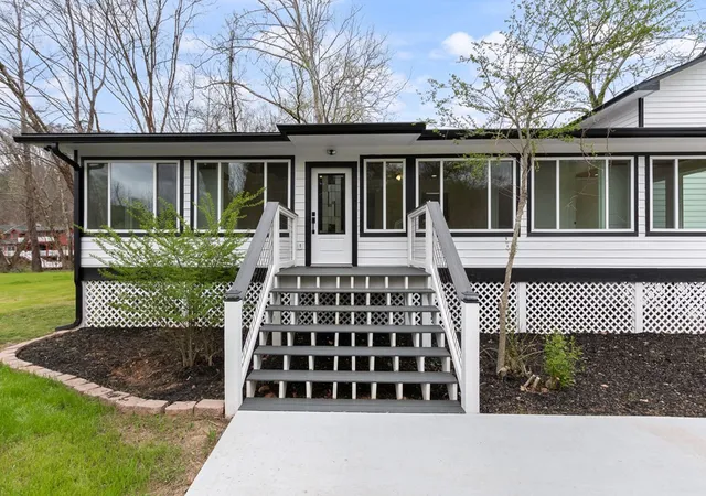 Photo 5 of Single family home for sale at 284 Smokeford Rd, Murphy, NC 28906 | MLS# 98544243 | Listing updated on 2026-08-31