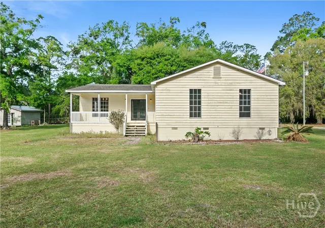 Homes for sale in Hinesville, GA | 1428 Dairy Rd, Hinesville, GA 31313 | MLS# SA353054
