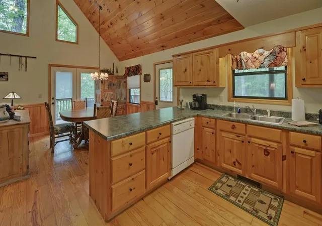 Photo 3 of Single family home for sale at 100 Carvers View Trl, Murphy, NC 28906 | MLS# 98544456 | Listing updated on 2026-07-22