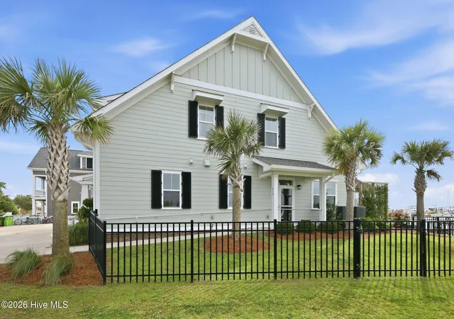 Photo 3 of Townhouse for sale at 513 Turner St, Beaufort, NC 28516 | MLS# 100578219 | Listing updated on 2026-08-27