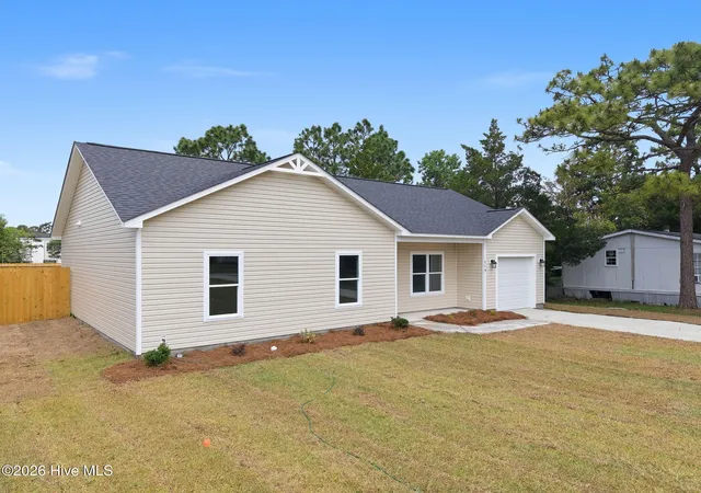 Photo 2 of Single family home for sale at 113 N King St, Hubert, NC 28539 | MLS# 100568803 | Listing updated on 2026-09-13