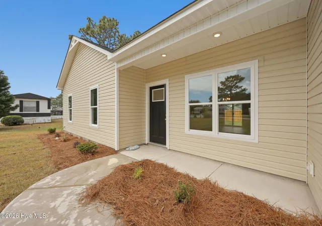 Photo 3 of Single family home for sale at 113 N King St, Hubert, NC 28539 | MLS# 100568803 | Listing updated on 2026-09-13