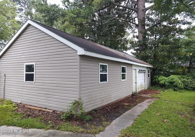 Photo 3 of Single family home for sale at 515 Jefferson Ave, New Bern, NC 28560 | MLS# 100582261 | Listing updated on 2026-07-22