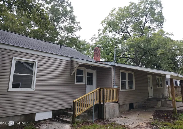 Photo 4 of Single family home for sale at 515 Jefferson Ave, New Bern, NC 28560 | MLS# 100582261 | Listing updated on 2026-07-22