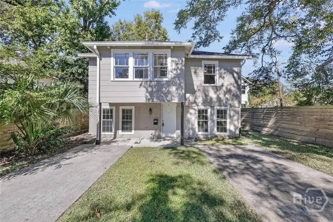 Photo 1 of Single family home for sale at 916 E 35th Street, Savannah, GA 31401 | MLS# SA366301 | Listing updated on 2026-10-22