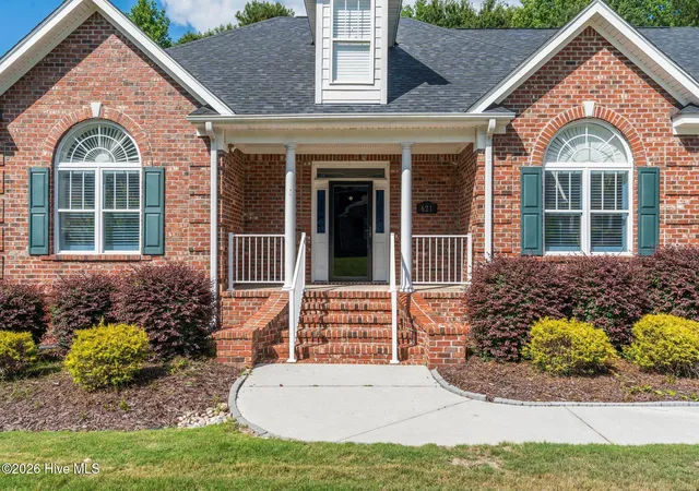 Photo 2 of Single family home for sale at 621 Blue Point Dr, Wilmington, NC 28411 | MLS# 100579550 | Listing updated on 2026-09-06