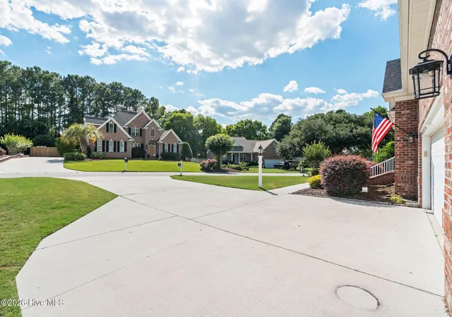 Photo 3 of Single family home for sale at 621 Blue Point Dr, Wilmington, NC 28411 | MLS# 100579550 | Listing updated on 2026-10-02