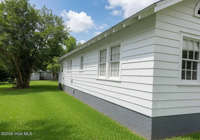 3rd image of 204 Jefferson St, Whiteville, NC 28472 | MLS# 100580105