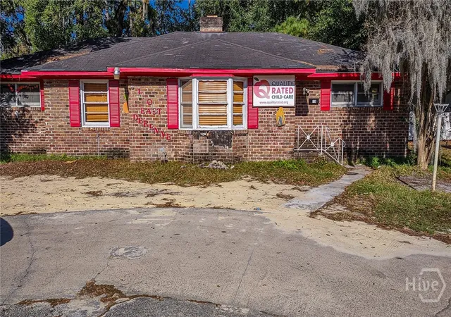 Photo 1 of Single family home for sale at 110 E Derenne Ave, Savannah, GA 31405 | MLS# SA343793 | Listing updated on 2026-08-03