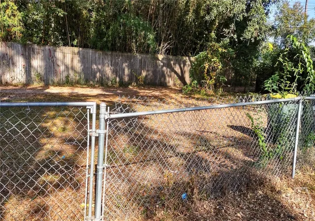 Photo 3 of Single family home for sale at 110 E Derenne Ave, Savannah, GA 31405 | MLS# SA343793 | Listing updated on 2026-08-03