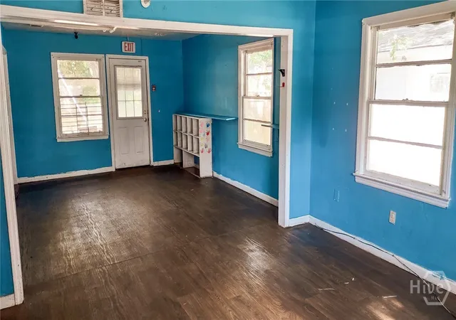 Photo 4 of Single family home for sale at 110 E Derenne Ave, Savannah, GA 31405 | MLS# SA343793 | Listing updated on 2026-08-03