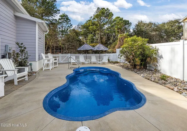 Photo 3 of Single family home for sale at 320 Governor Safford Ln, Emerald Isle, NC 28594 | MLS# 100586460 | Listing updated on 2026-09-01