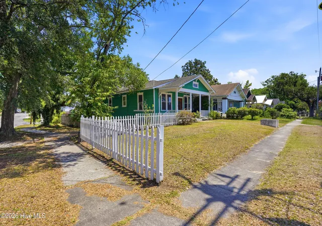 Photo 3 of Single family home for sale at 1201 Grace St, Wilmington, NC 28401 | MLS# 100586386 | Listing updated on 2026-07-03