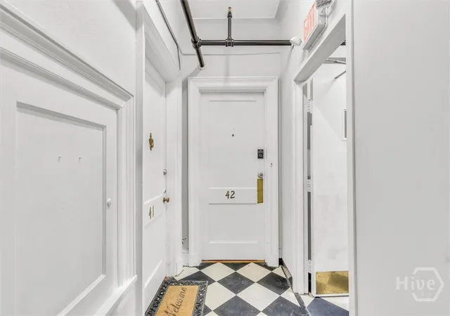 4th image of 24 E Liberty St, Savannah, GA 31401