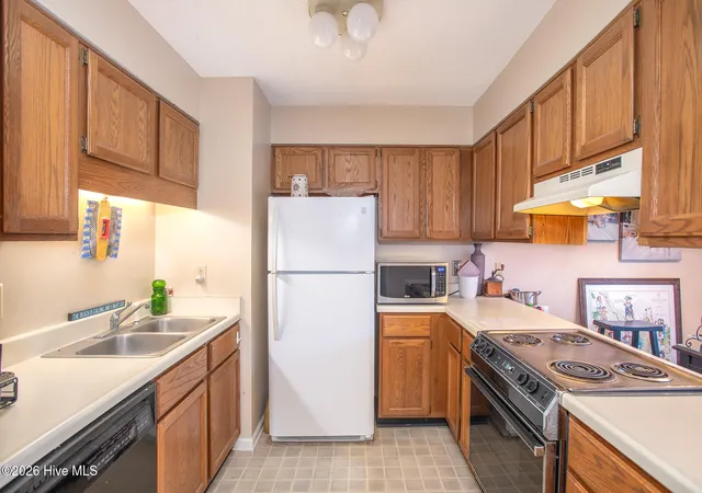 Photo 3 of Townhouse for sale at 120 Crystal Pines Ct, Beaufort, NC 28516 | MLS# 100557482 | Listing updated on 2026-08-04