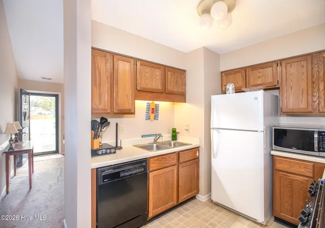 Photo 4 of Townhouse for sale at 120 Crystal Pines Ct, Beaufort, NC 28516 | MLS# 100557482 | Listing updated on 2026-08-04