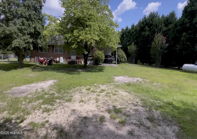 Photo 2 of Single family home for sale at 103 Alexander St, Elizabethtown, NC 28337 | MLS# 100595299 | Listing updated on 2026-08-17