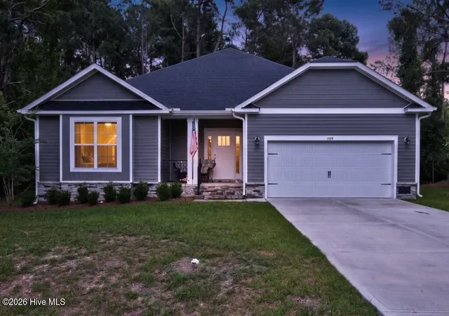 Photo 3 of Single family home for sale at 1109 Coral Reef Dr, New Bern, NC 28560 | MLS# 100582910 | Listing updated on 2026-09-19