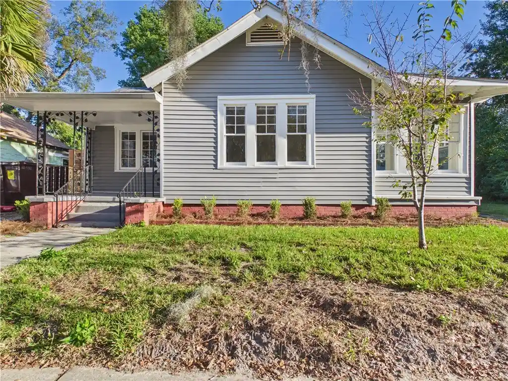 Photo 1 of Single family home for sale at 1122 E 40th Street, Savannah, GA 31404 | MLS# SA367203 | Listing updated on 2026-10-30