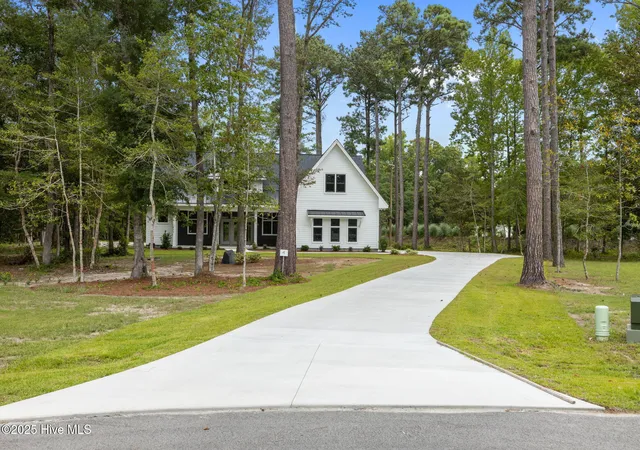Photo 4 of Single family home for sale at 139 Indian Trl, Beaufort, NC 28516 | MLS# 100520364 | Listing updated on 2026-09-13