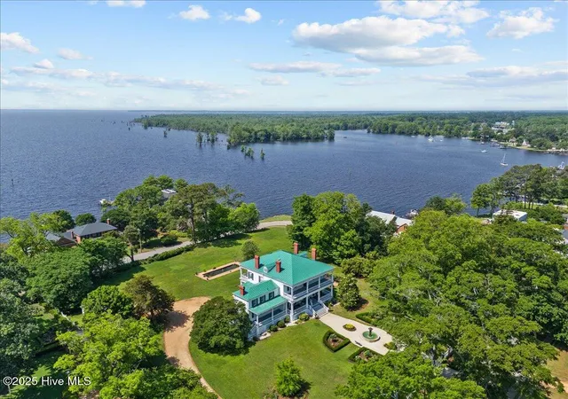 1st image of 121 W King St, Edenton, NC 27932 | MLS# 100508576