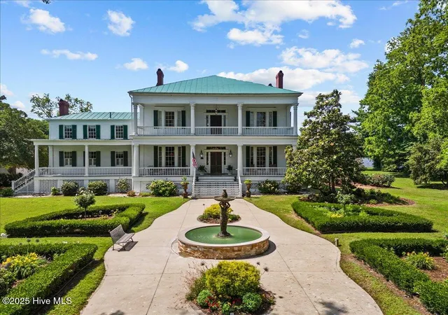 2nd image of 121 W King St, Edenton, NC 27932 | MLS# 100508576