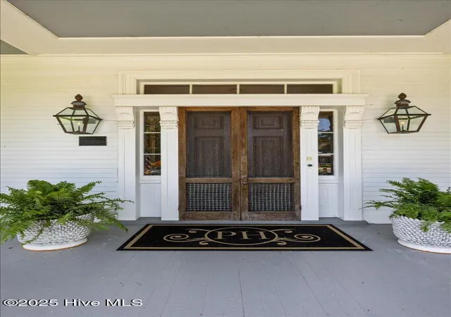 3rd image of 121 W King St, Edenton, NC 27932 | MLS# 100508576