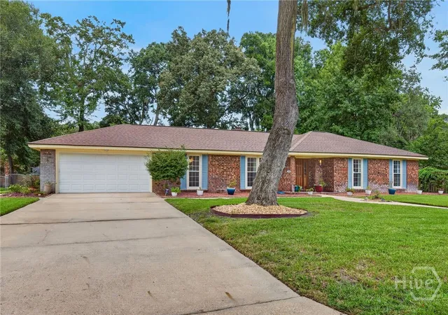 Photo 3 of Single family home for sale at 304 Wellington Rd, Savannah, GA 31410 | MLS# SA363346 | Listing updated on 2026-09-19