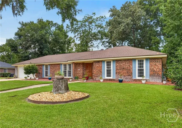 Photo 4 of Single family home for sale at 304 Wellington Rd, Savannah, GA 31410 | MLS# SA363346 | Listing updated on 2026-09-19