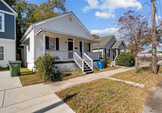 Photo 2 of Single family home for sale at 102 S 11th Street, Wilmington, NC 28401 | MLS# 100580744 | Listing updated on 2026-09-15