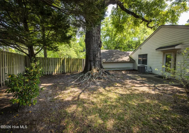 Photo 4 of Townhouse for sale at 948 Birch Crk Dr, Wilmington, NC 28403 | MLS# 100567936 | Listing updated on 2026-09-01
