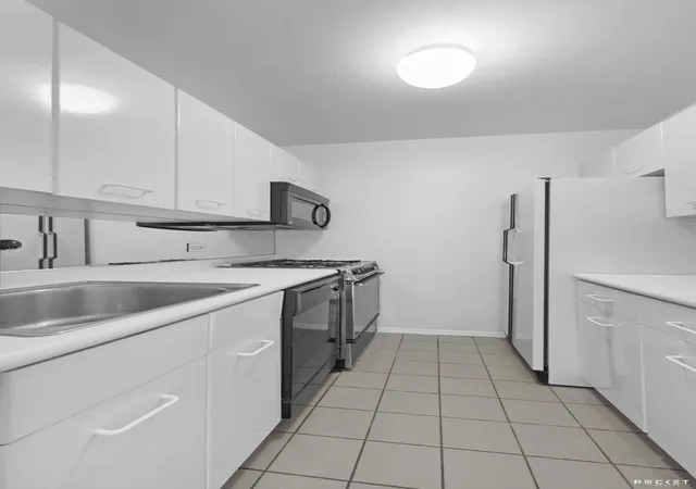 Photo 4 of Sale Pending at 345 E 80th Street #18-L, New York City, NY 10075 | MLS# RLS11015715 | Listing updated on 2026-08-05