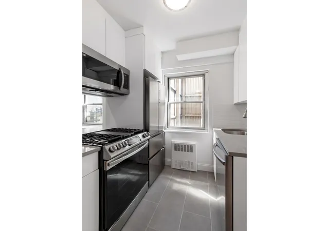 Photo 3 of Sale Pending at 333 E 46Th St #11H, New York, NY 10017 | MLS# RLS10956486 | Listing updated on 2026-10-02