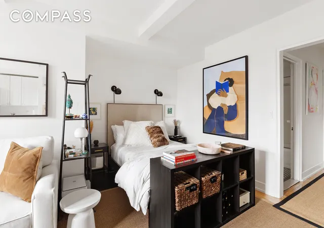 Photo 3 of Sale Pending at 201 W 16th St #8E, New York, NY 10011 | MLS# RLS11010696 | Listing updated on 2025-06-04