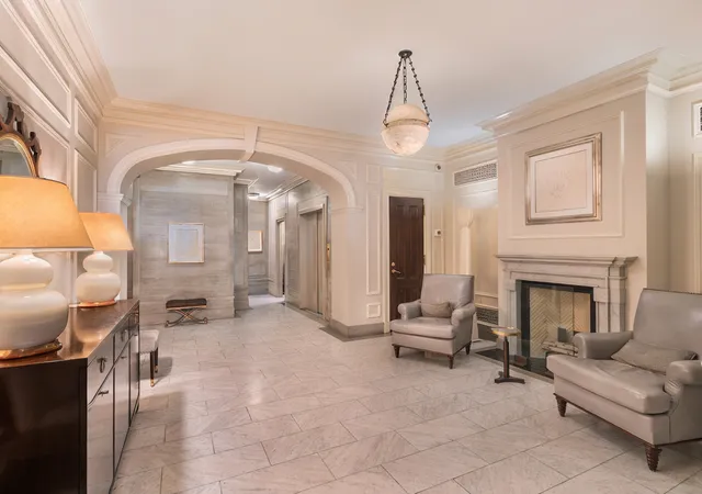 2nd image of 565 Park Ave, New York City, NY 10065