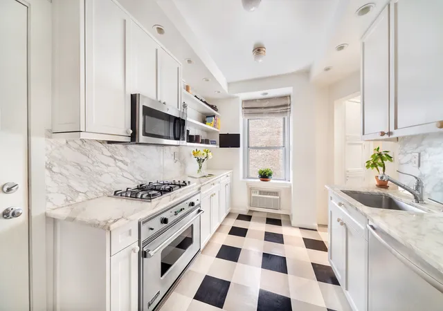 5th image of 565 Park Ave, New York City, NY 10065