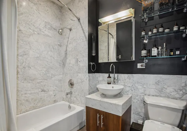 Photo 3 of House for sale at 1 Wall St Ct #207, New York, NY 10005 | MLS# RLS11017161 | Listing updated on 2026-05-19