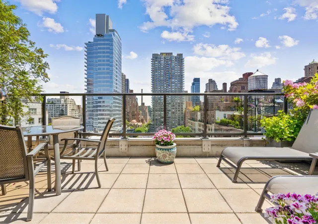 Photo 3 of Sale Pending at 200 E 74Th St #14A, New York, NY 10021 | MLS# RLS11002428 | Listing updated on 2026-01-01