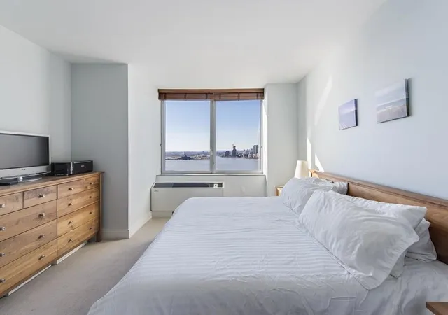 Photo 3 of House for sale at 30 West St #31-G, New York City, NY 10004 | MLS# RLS10965475 | Listing updated on 2026-09-24