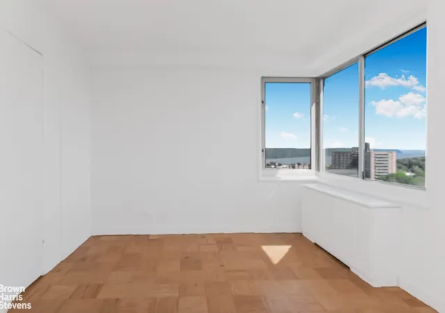 2nd image of 3333 Henry Hudson Pkwy #21R, New York City, NY 10463 | MLS# RLS10988562