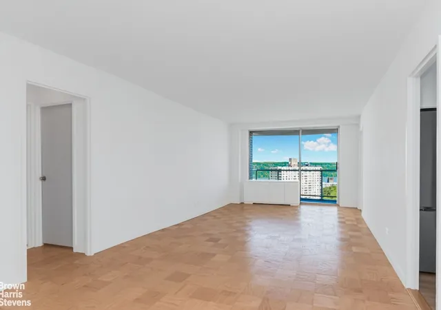 3rd image of 3333 Henry Hudson Pkwy #21R, New York City, NY 10463 | MLS# RLS10988562