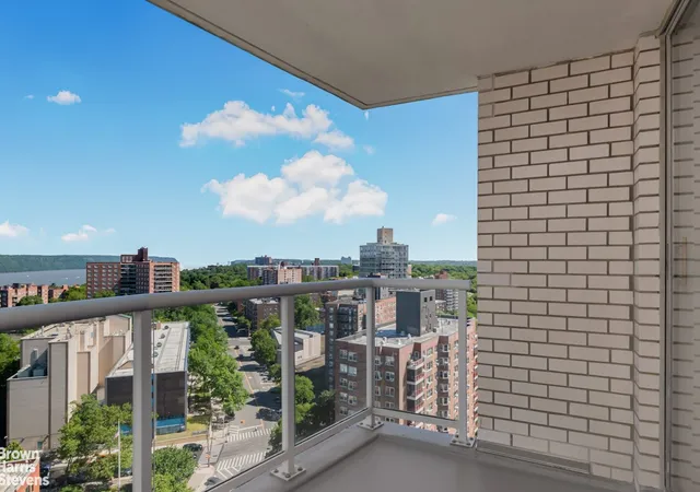 4th image of 3333 Henry Hudson Pkwy #21R, New York City, NY 10463 | MLS# RLS10988562